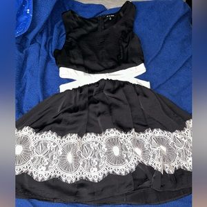 Black & white Lace Cutout Lace Dress